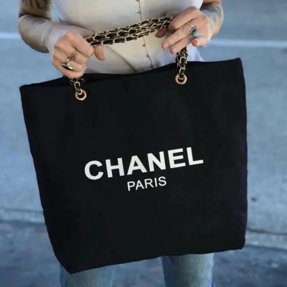 CHANEL Handbags - 🖤 Chanel Shopper Tote 🖤